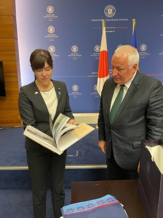 小野田防衛大臣政務官とフォタ外務次官との会談 在ルーマニア日本国大使館